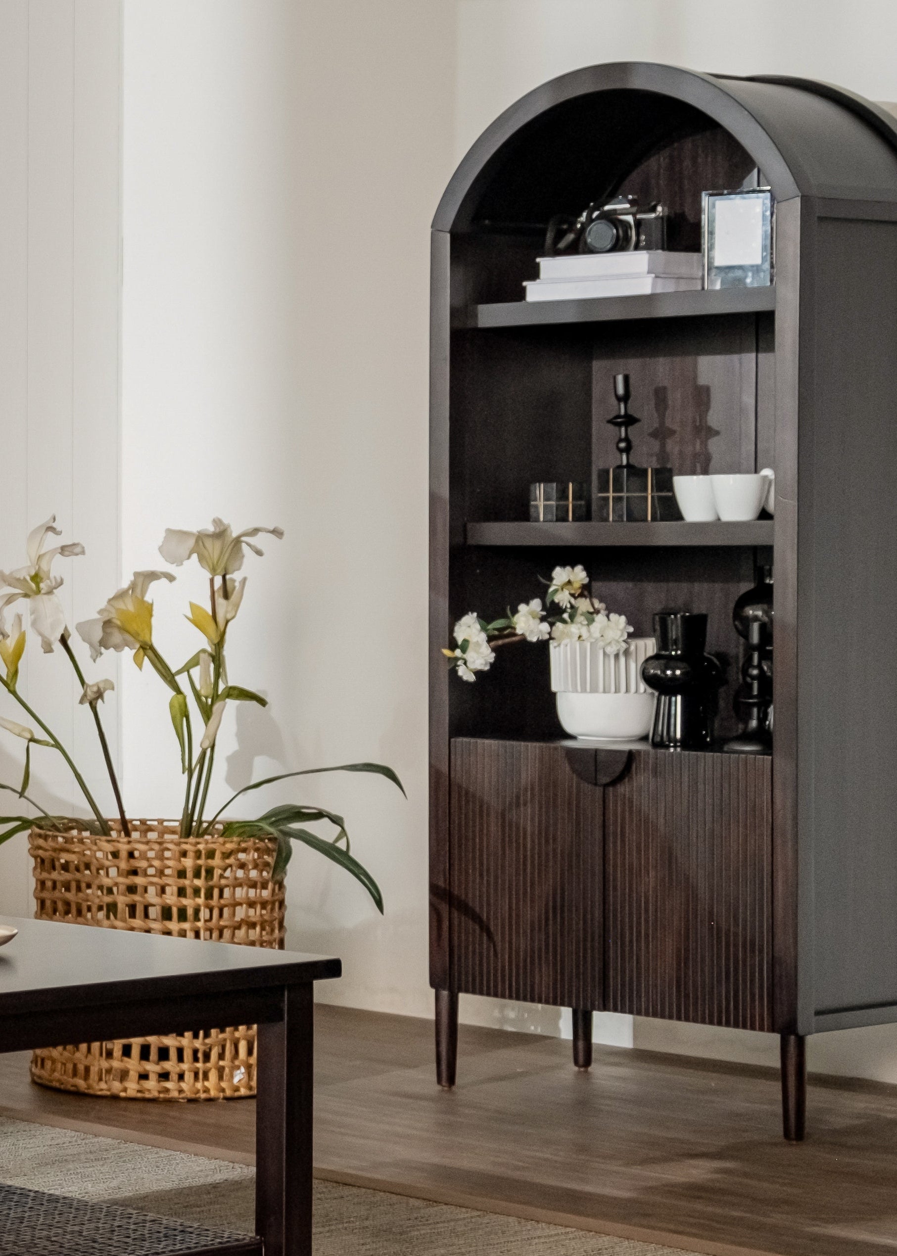 13-YOYO3774_JAVON_FT-STB02-06-01-02_LIORA_FT-STB01-00-08-02_image_lifestyle-living