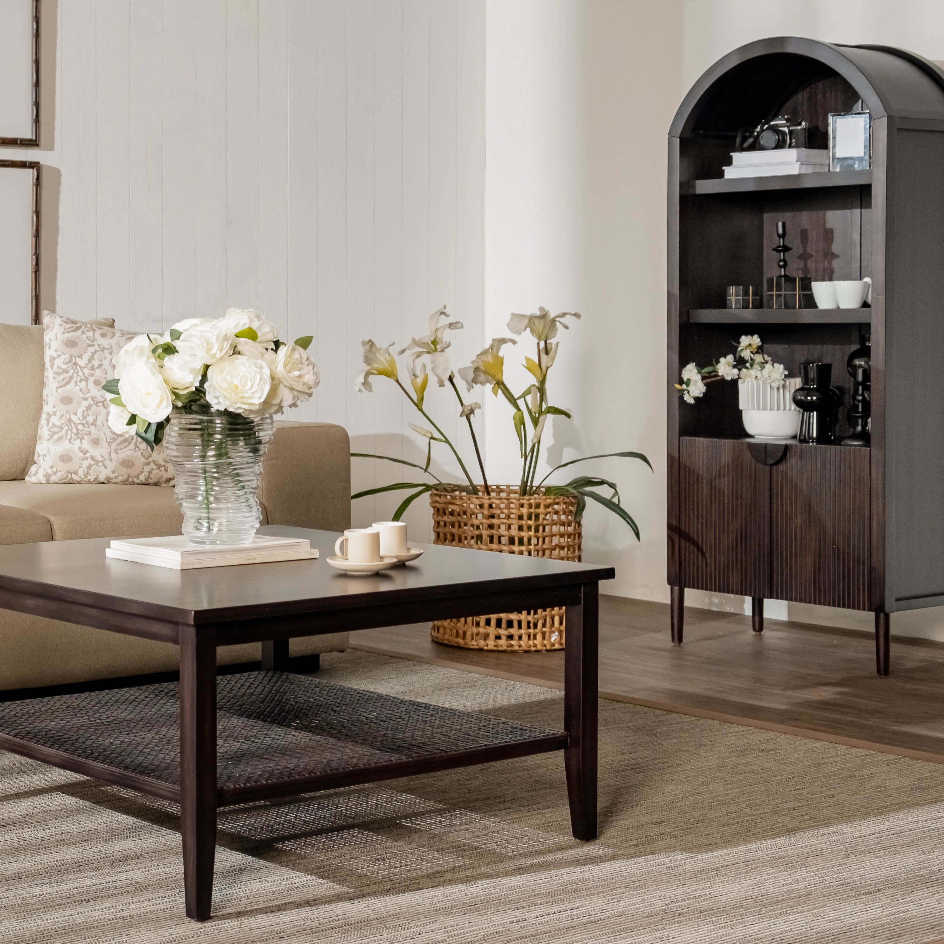 Living room with a coffee table, flowers, and a Javon Black.