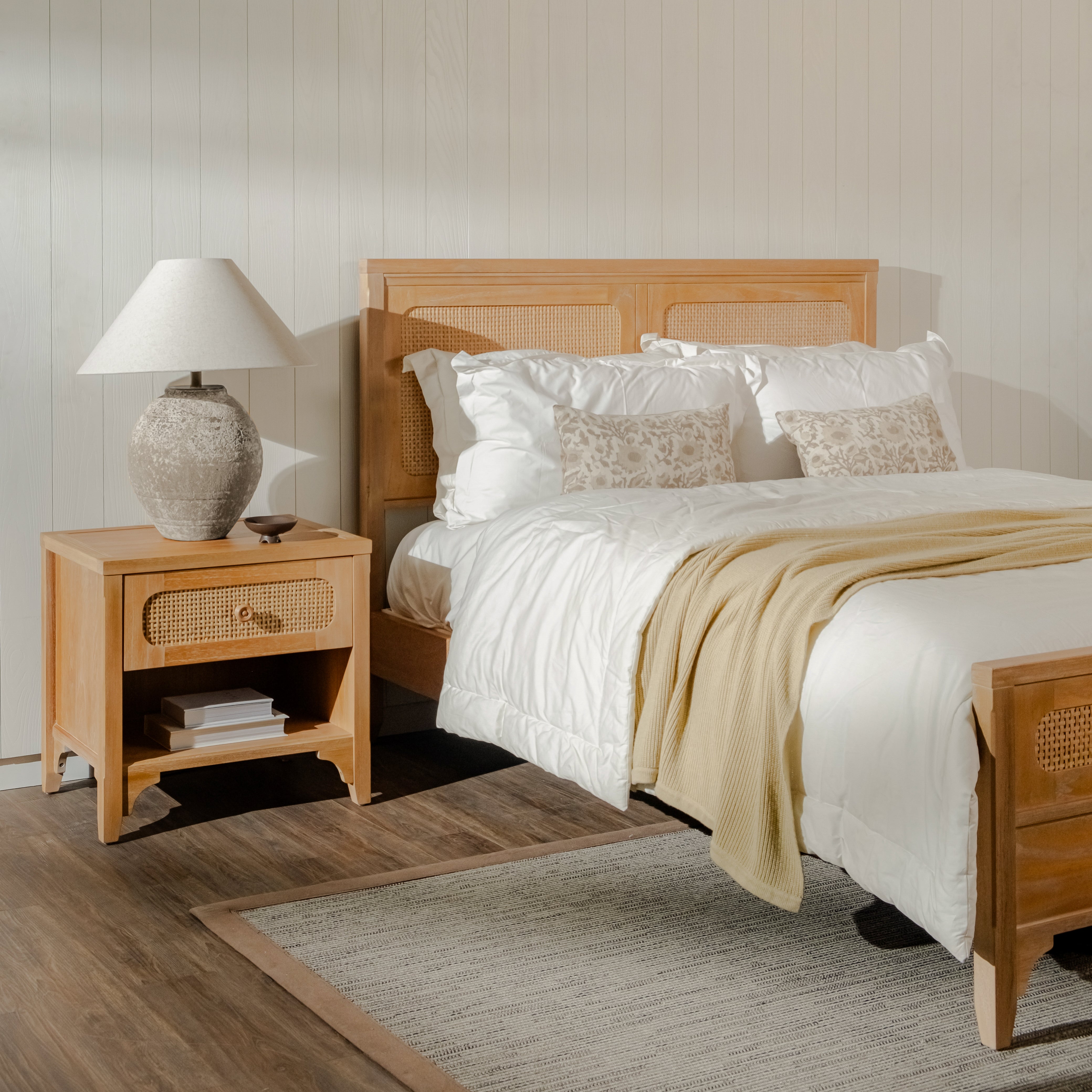 Lurian - Queen Rattan Bed, Natural