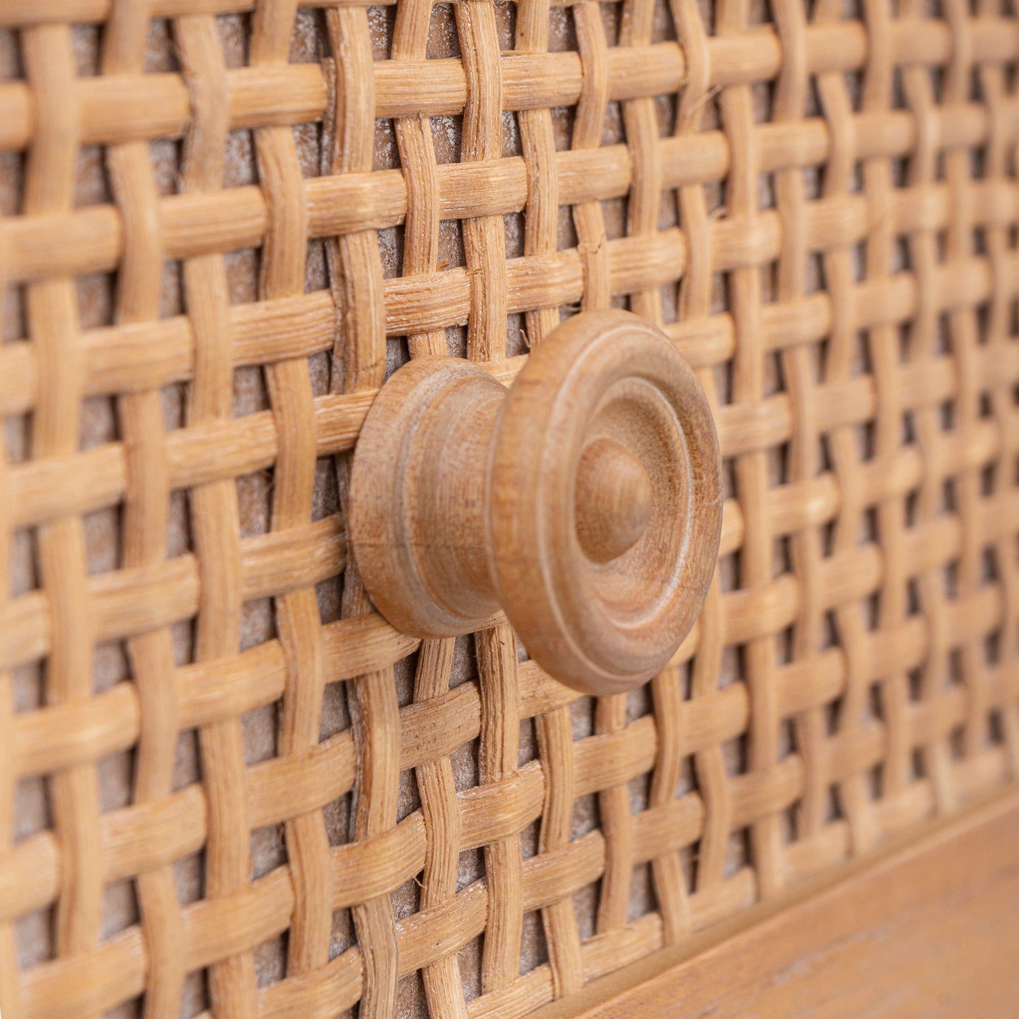 Lurian - 6-Drawer Rattan Dresser, Natural