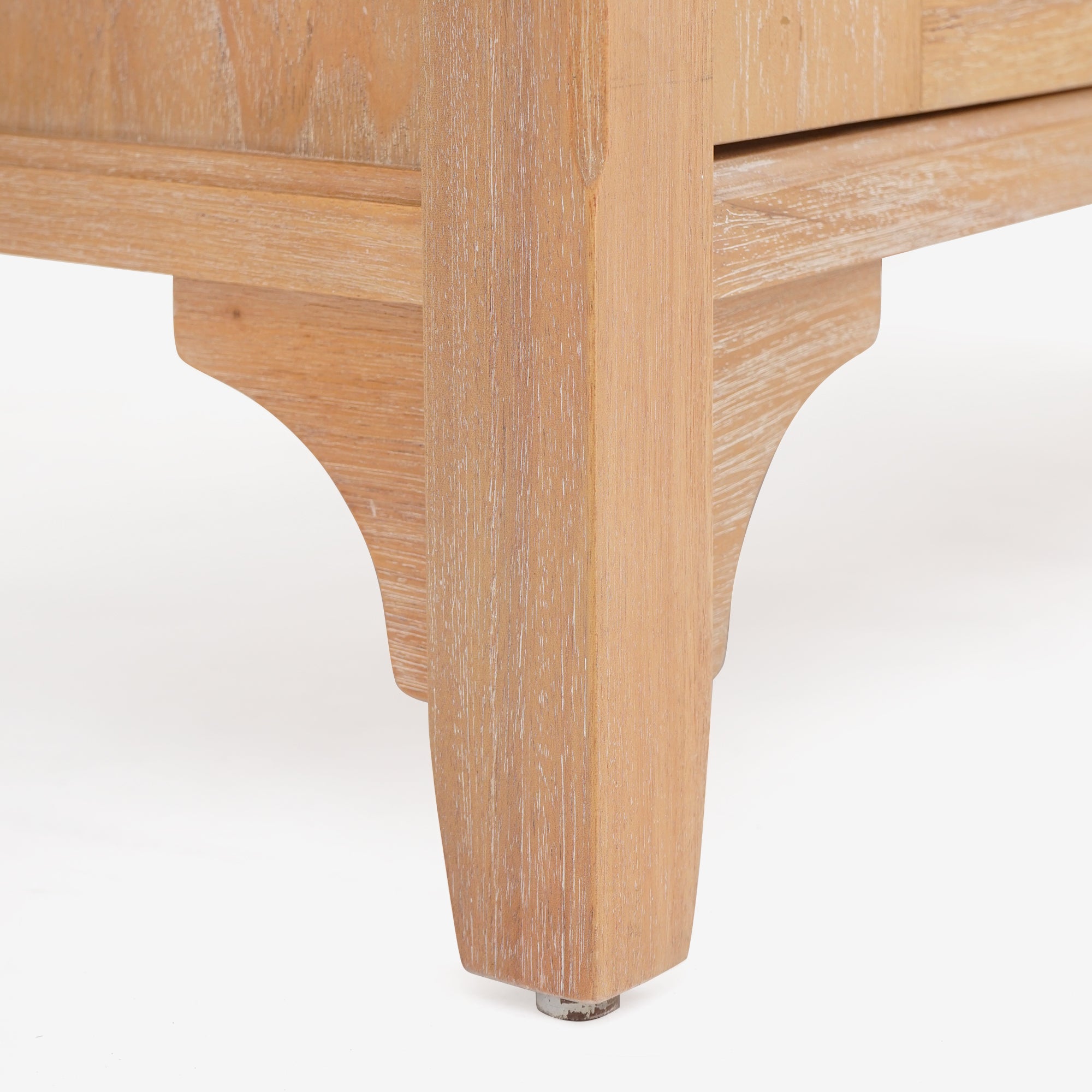 Detail Leg Natural Lurian 6 Drawer Rattan Dresser
