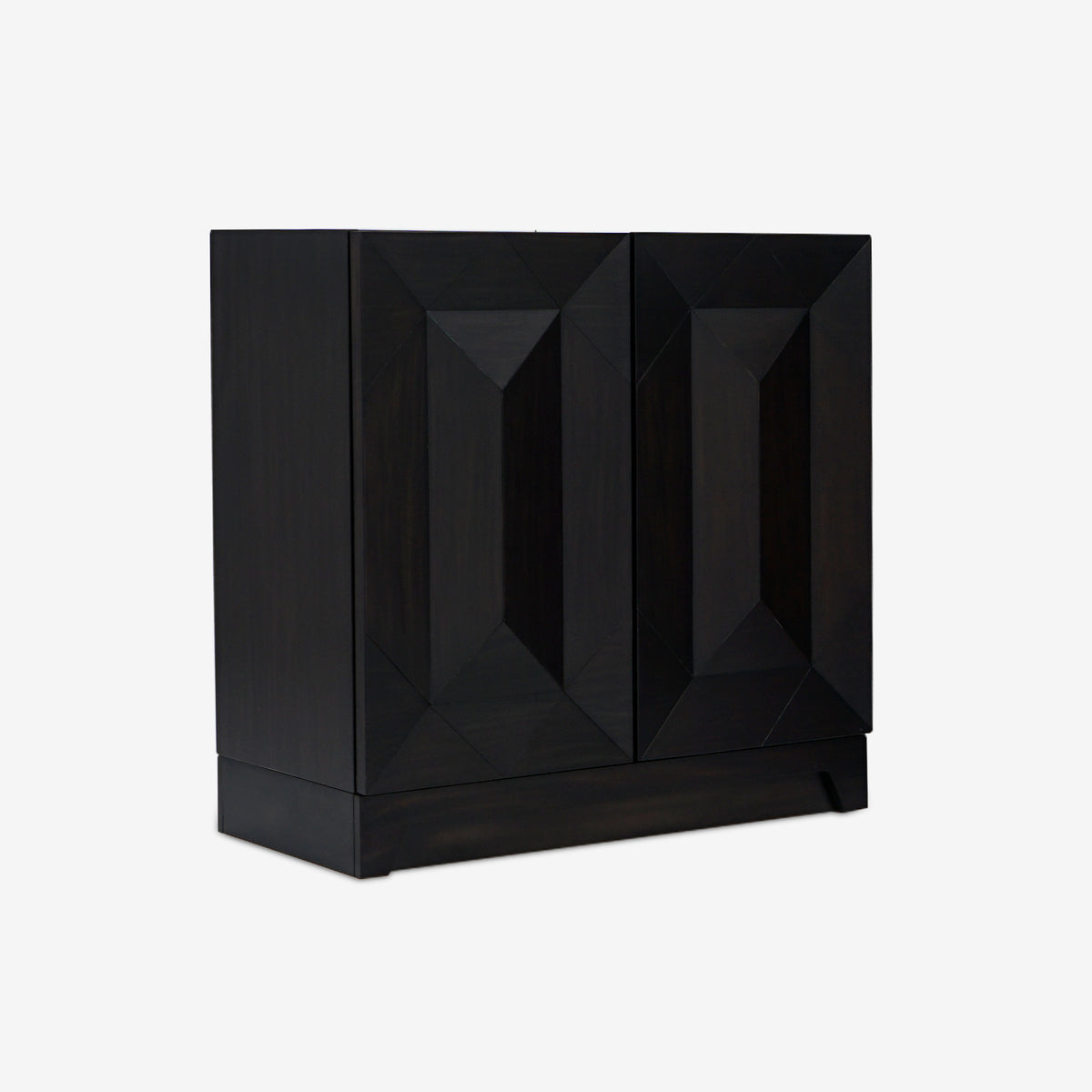 31 1/2" x 28 1/8" / Black